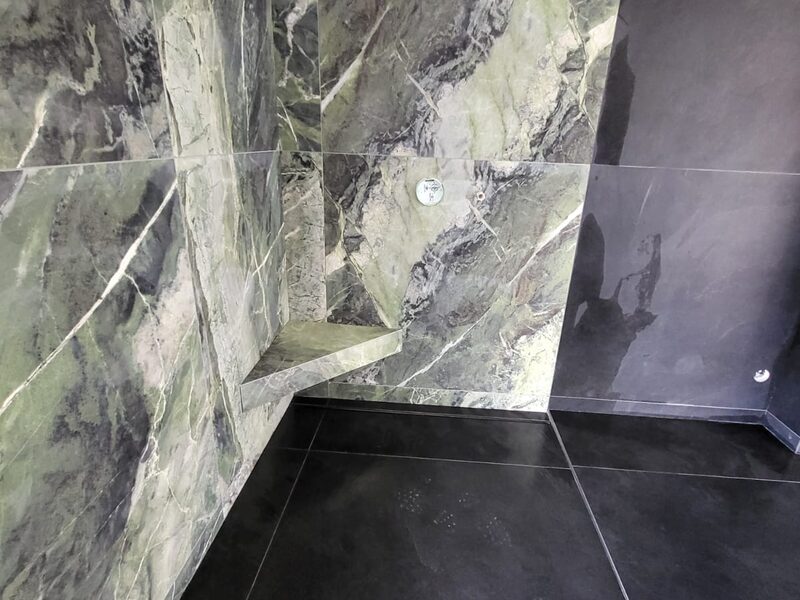 Dusch-Detail mit Nische