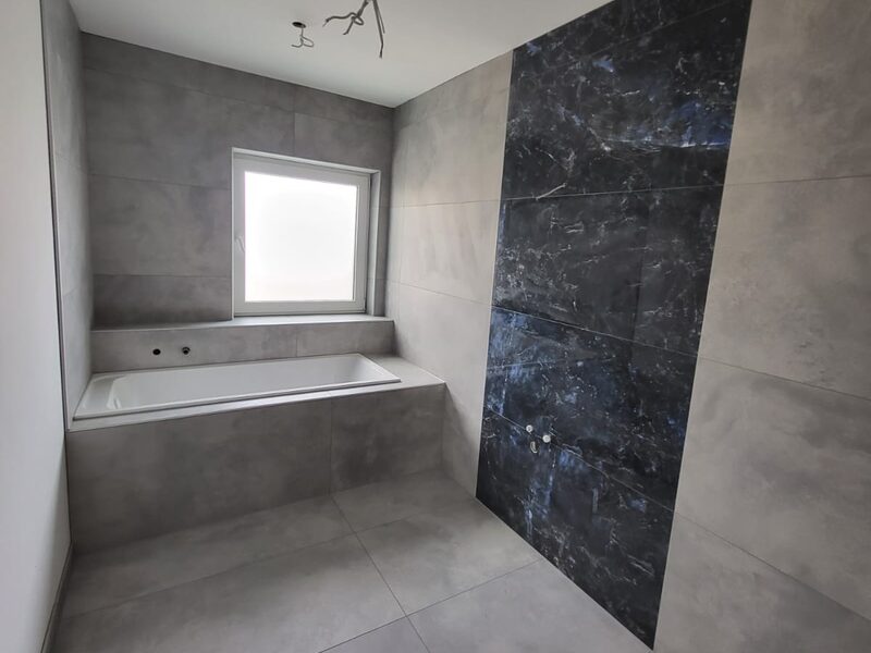 Elegantes Kontrastbad